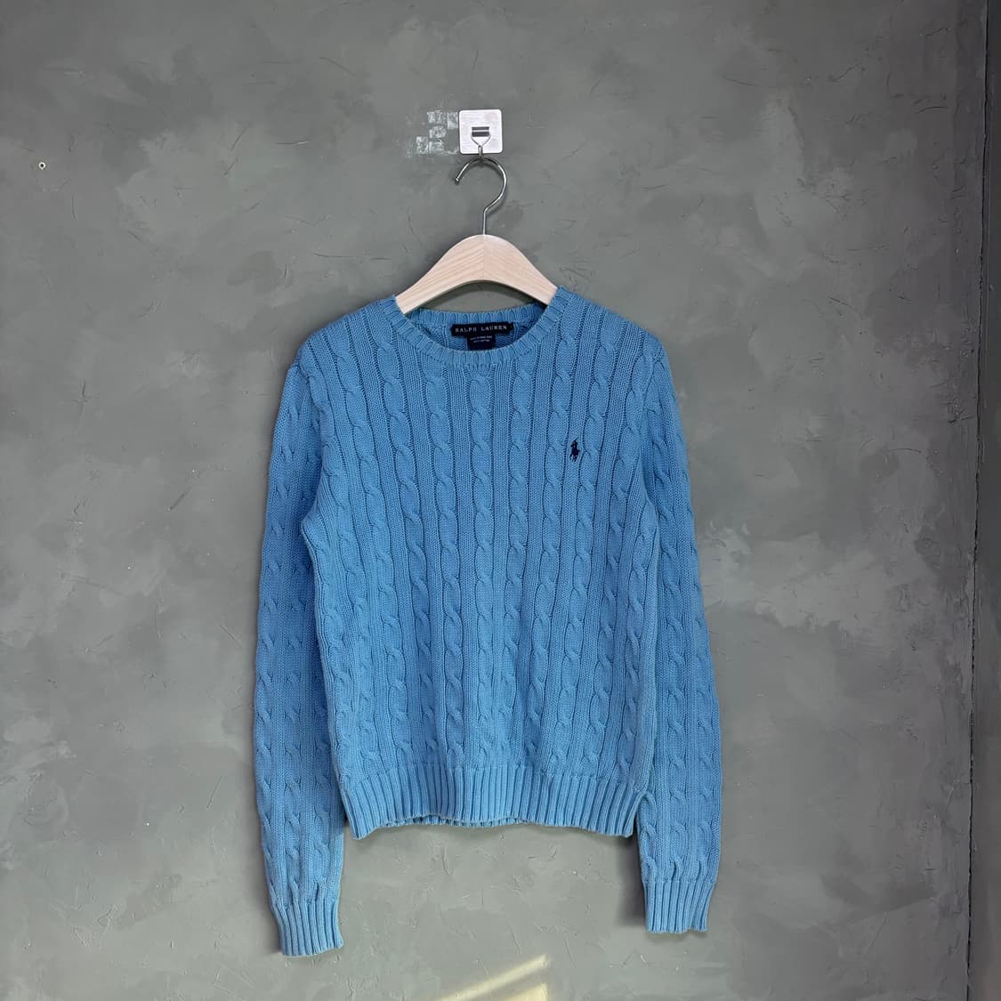 폴로 랄프로렌 꽈배기 니트 하늘 상품이미지1