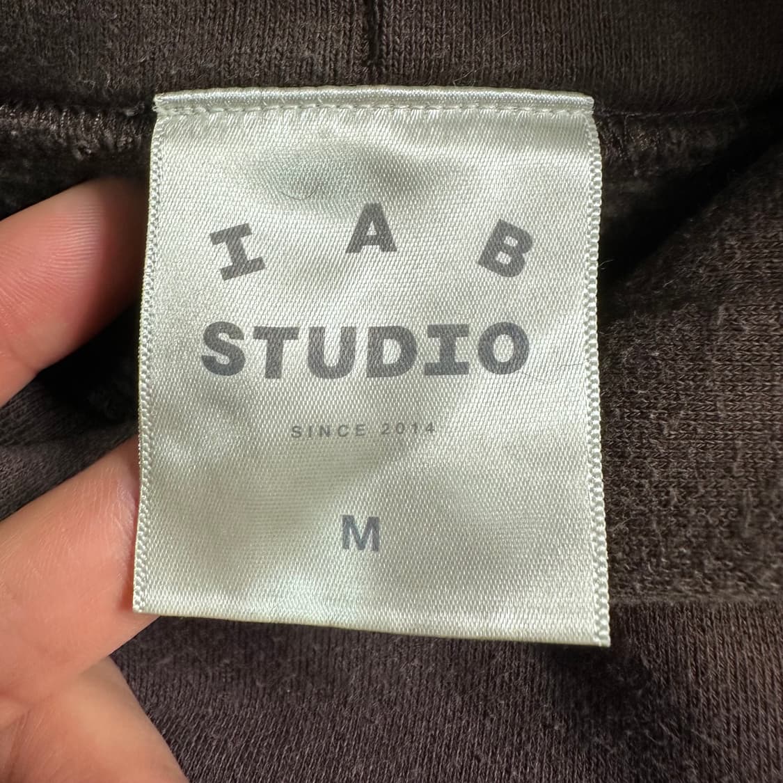 아이앱 스튜디오 브라운 후드티 상품이미지7