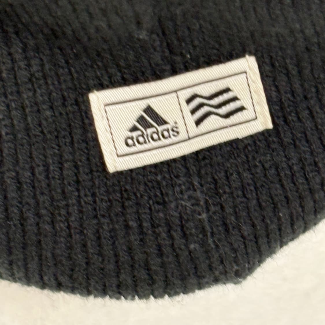 아디다스 일본 빈티지 스트라이프 패턴 핀터깔 비니 상품이미지3