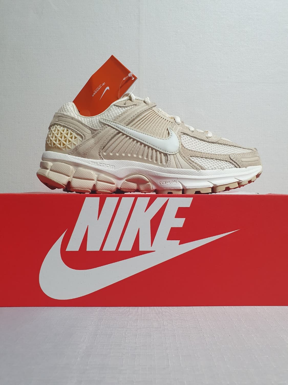 미사용 새상품 245mm 나이키 운동화 줌 보메로5 러닝화 상품이미지1