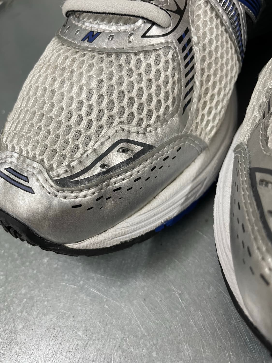 뉴발란스 860v2 메탈릭 실버 285 상품이미지8