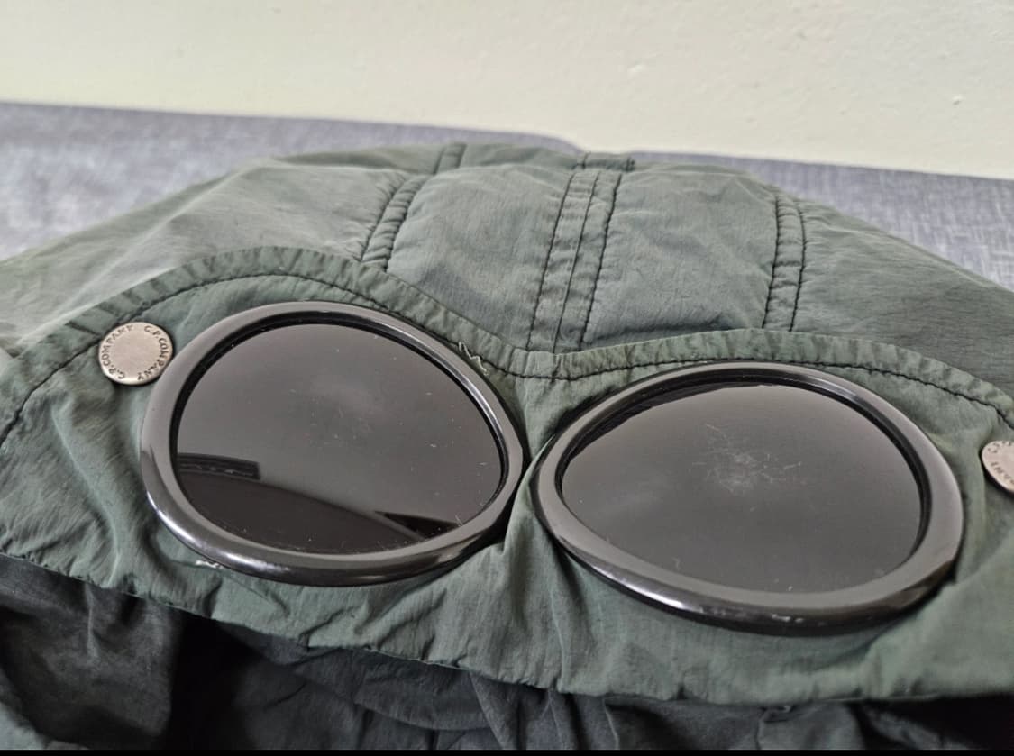 Cp컴퍼니 고글 후드 패딩 판매 상품이미지5