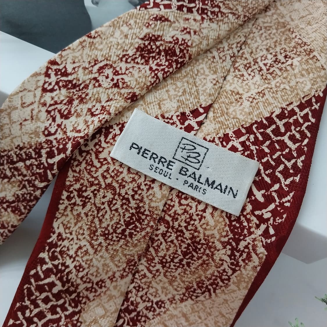 피에르 발망 레드&베이지 아트워크 넥타이 9.7cm A+등급 K1070
 상품이미지5