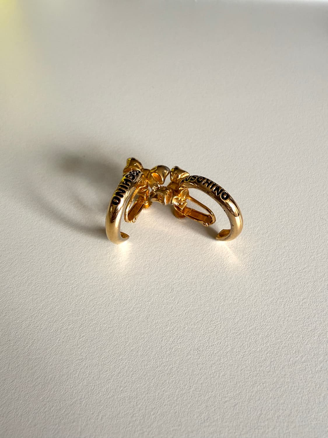 moschino 리본 로고 링 귀걸이 (스크류 귀찌) 상품이미지2