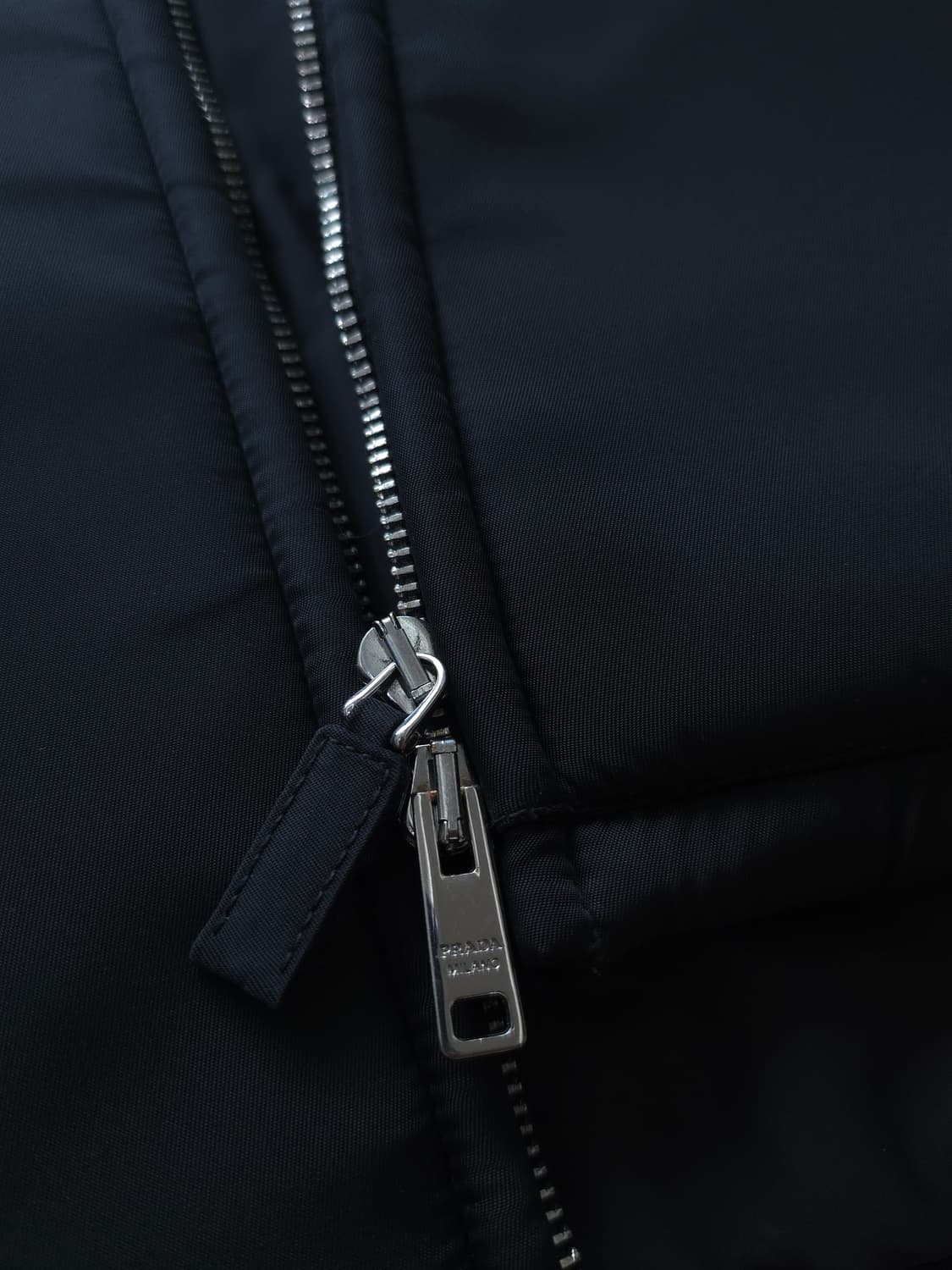 [L] 프라다 리나일론 개버딘 봄버 패딩 블랙(SGB499) 상품이미지5