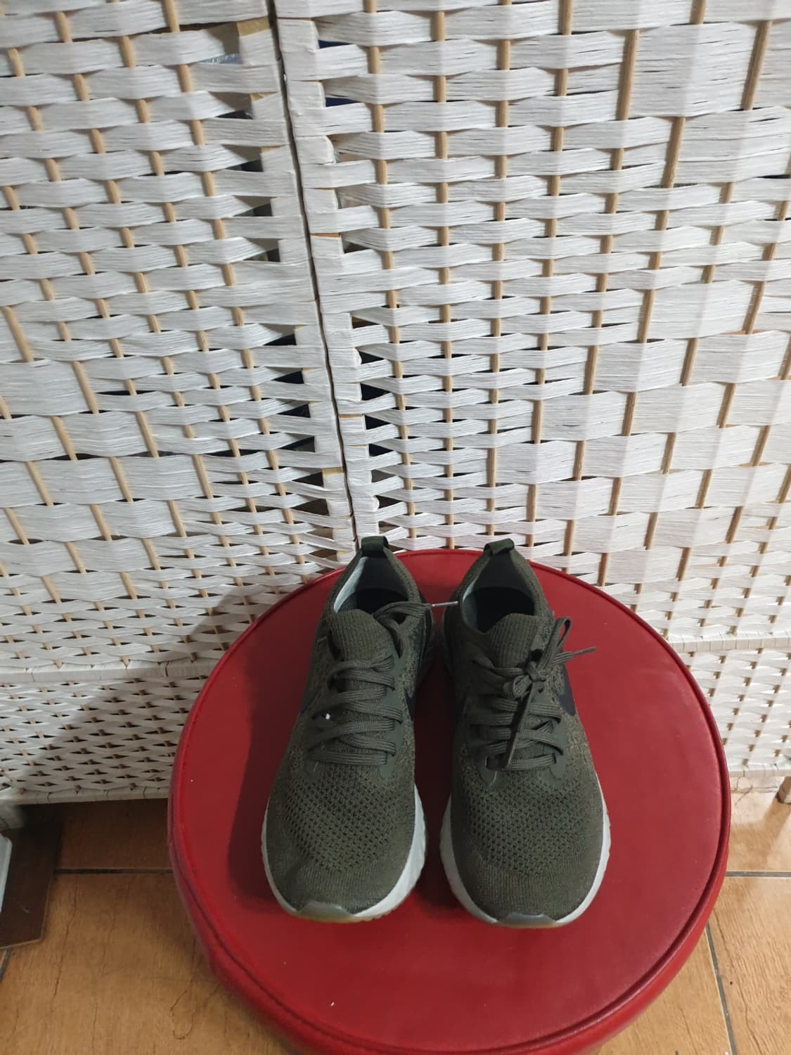 나이키 운동화 카키색 런닝화 250mm 상품이미지2