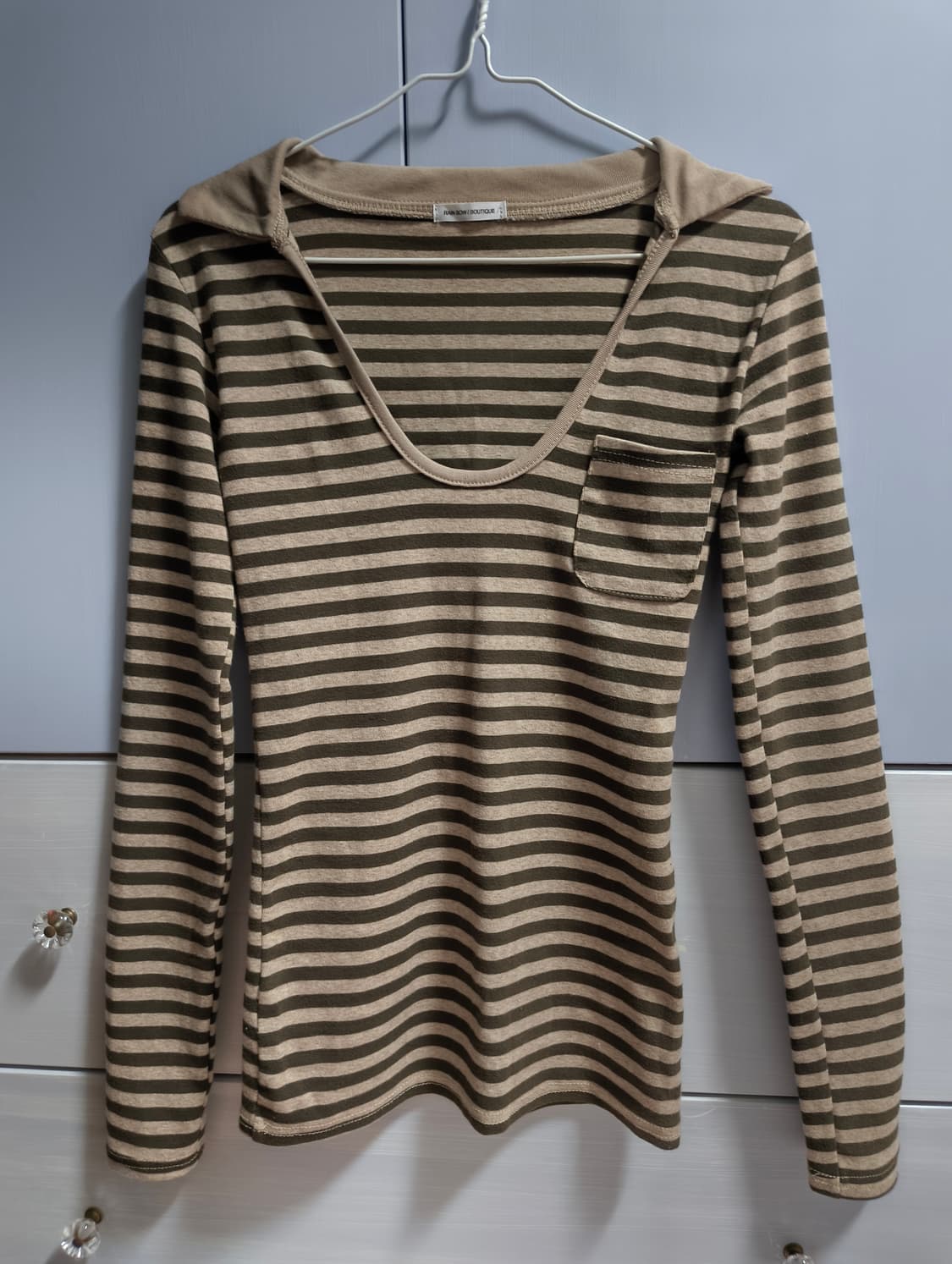 스트라이프 포켓 카라 롱슬리브 긴팔티 브라운 상품이미지1