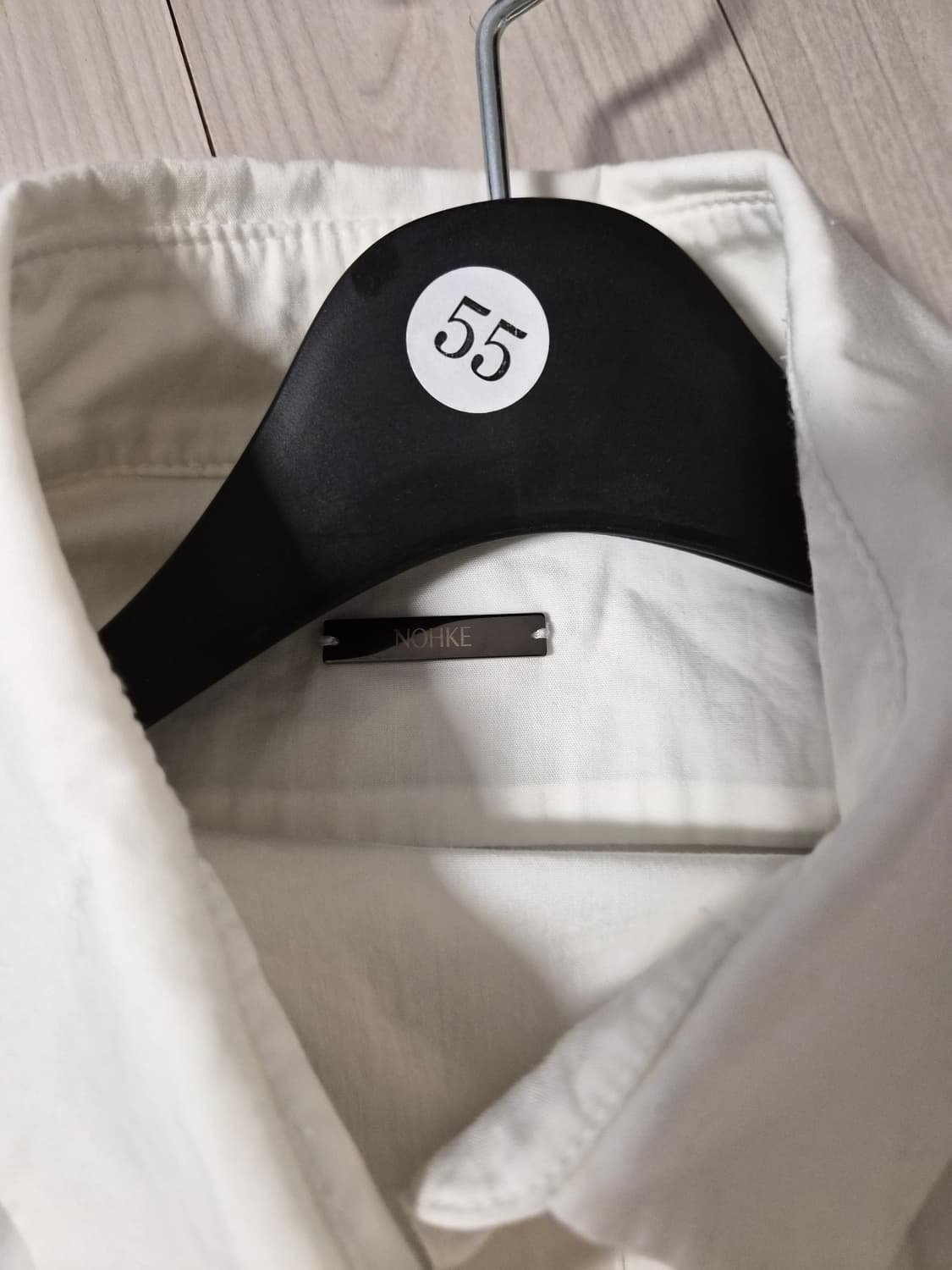 [디자이너 브랜드 NOHKE] 유니크 버튼 디테일 화이트 커프스 셔츠 상품이미지6