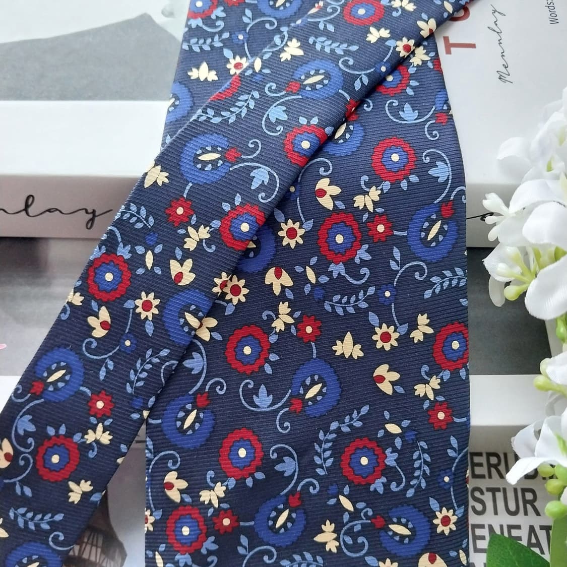 발망 실크 네이비 플라워 패턴 넥타이 9.3cm A+등급 K1579
 상품이미지4