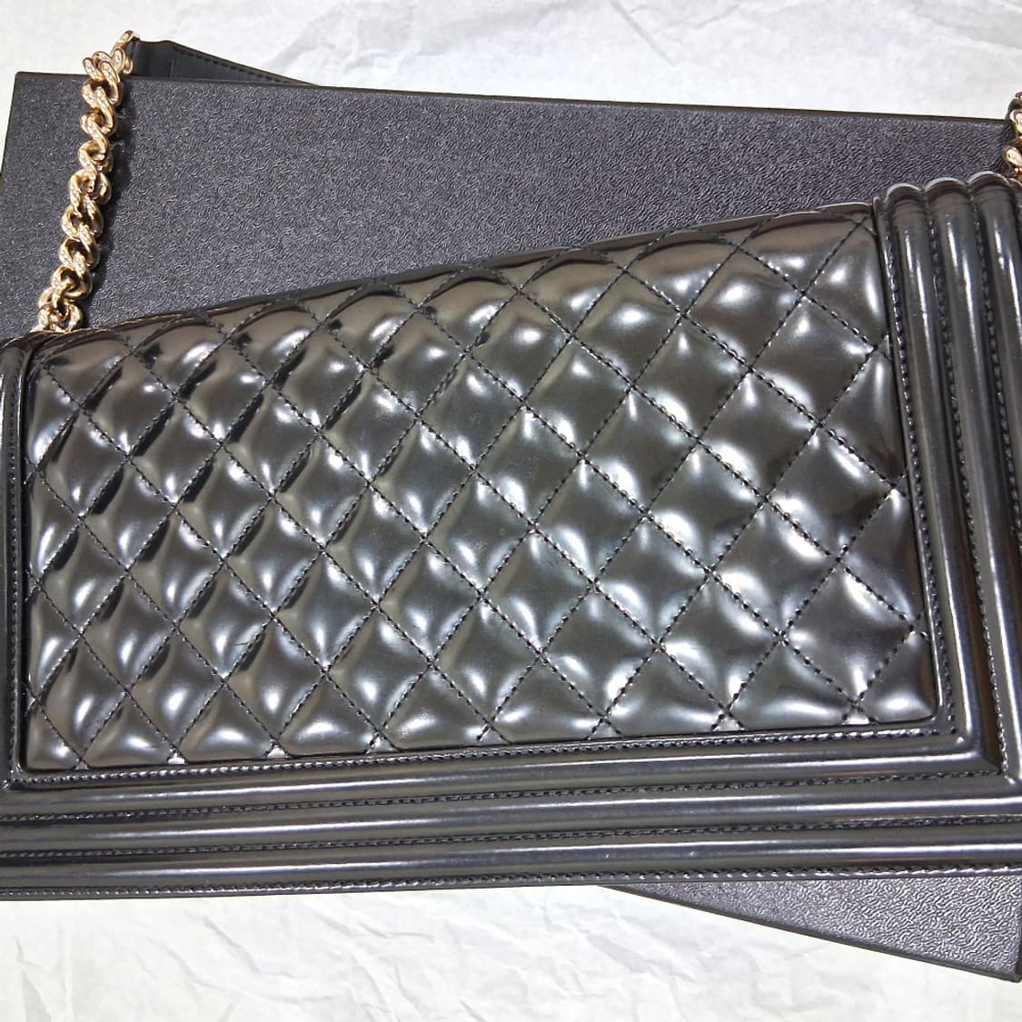 샤넬 보이백 라지 블랙 페이턴트 금장 22번대 정품감정서 상품이미지4