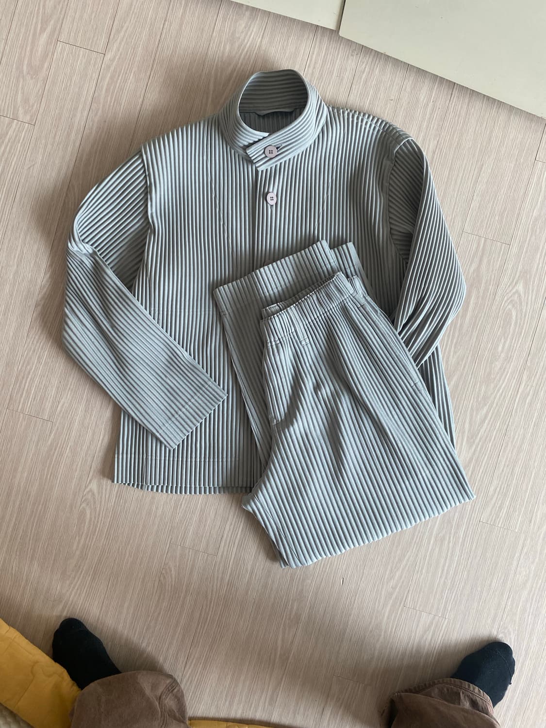 옴므플리세 멜란 그레이 하이넥 셋업 상품이미지1