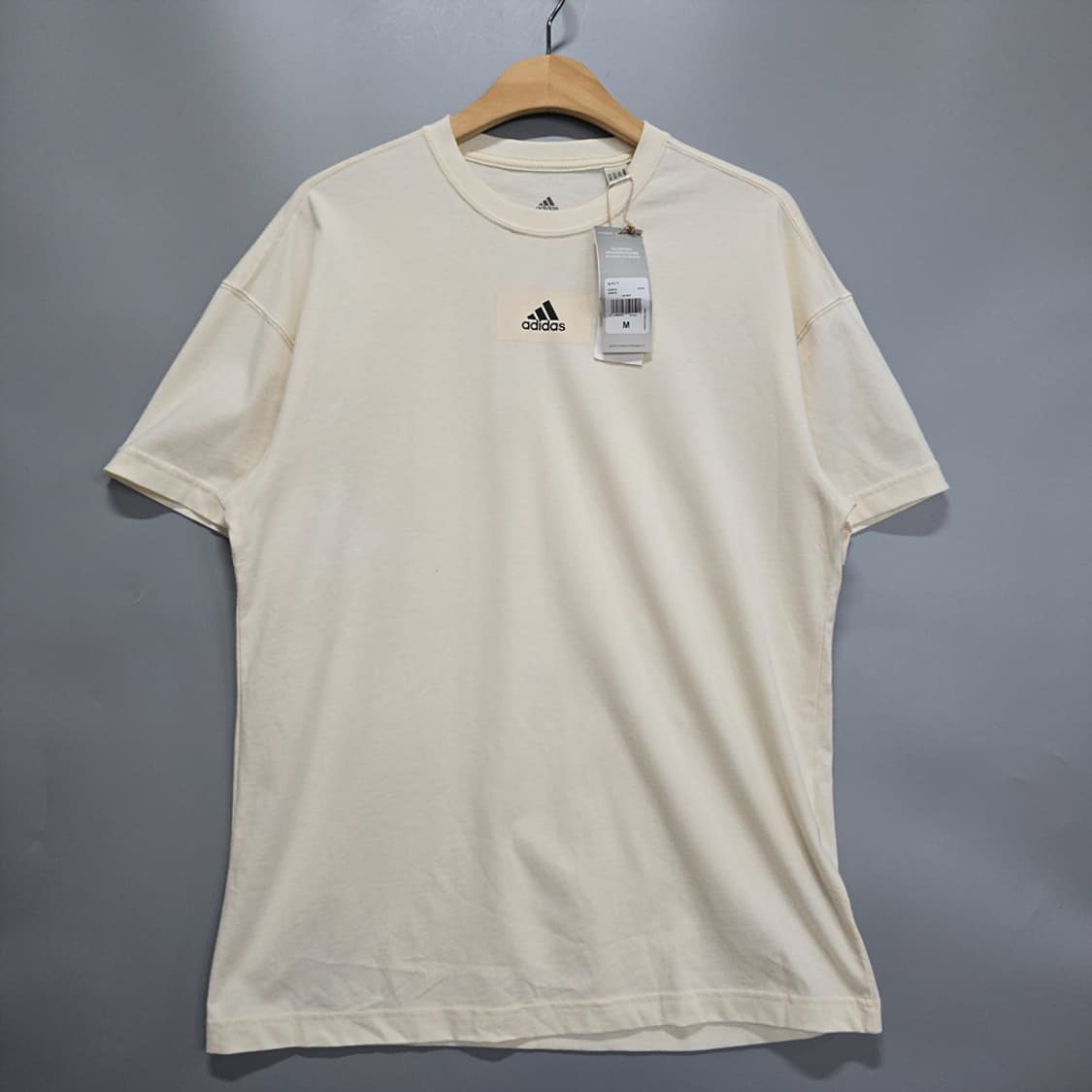 새제품)아디다스 센터 로고 코튼 반팔 티셔츠 M 상품이미지1