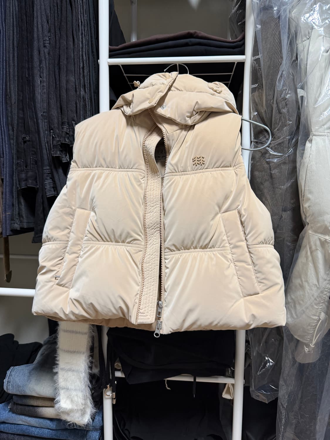 코오롱스포츠 글로시 숏다운(조끼패딩) 상품이미지2