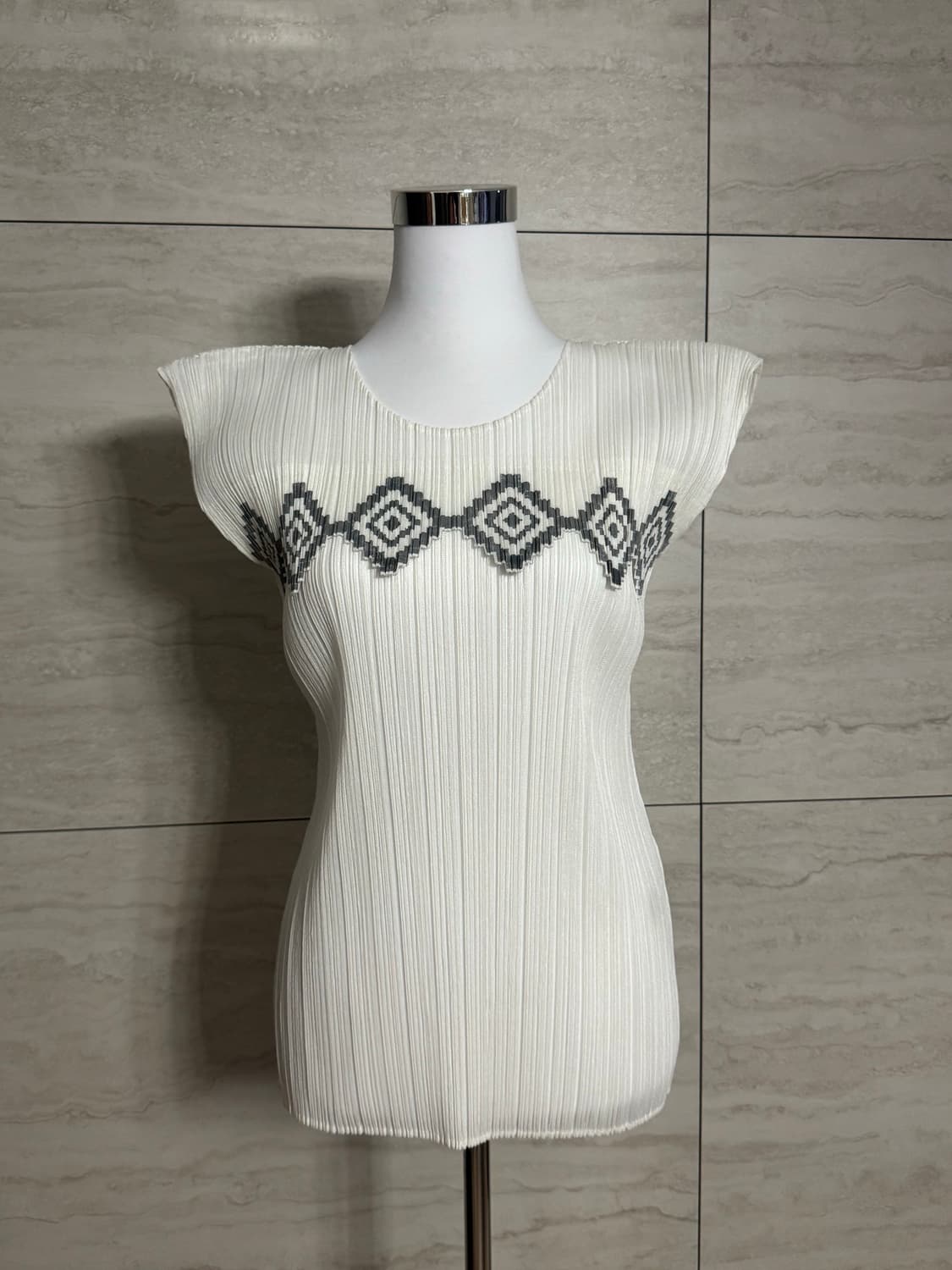 pleats please 화이트 아가일 슬리브리스 상품이미지1