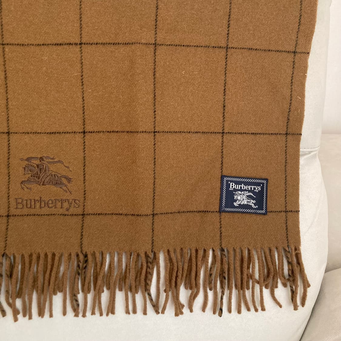정품) 버버리 울100% 무릎담요 겸 숄 상품이미지4