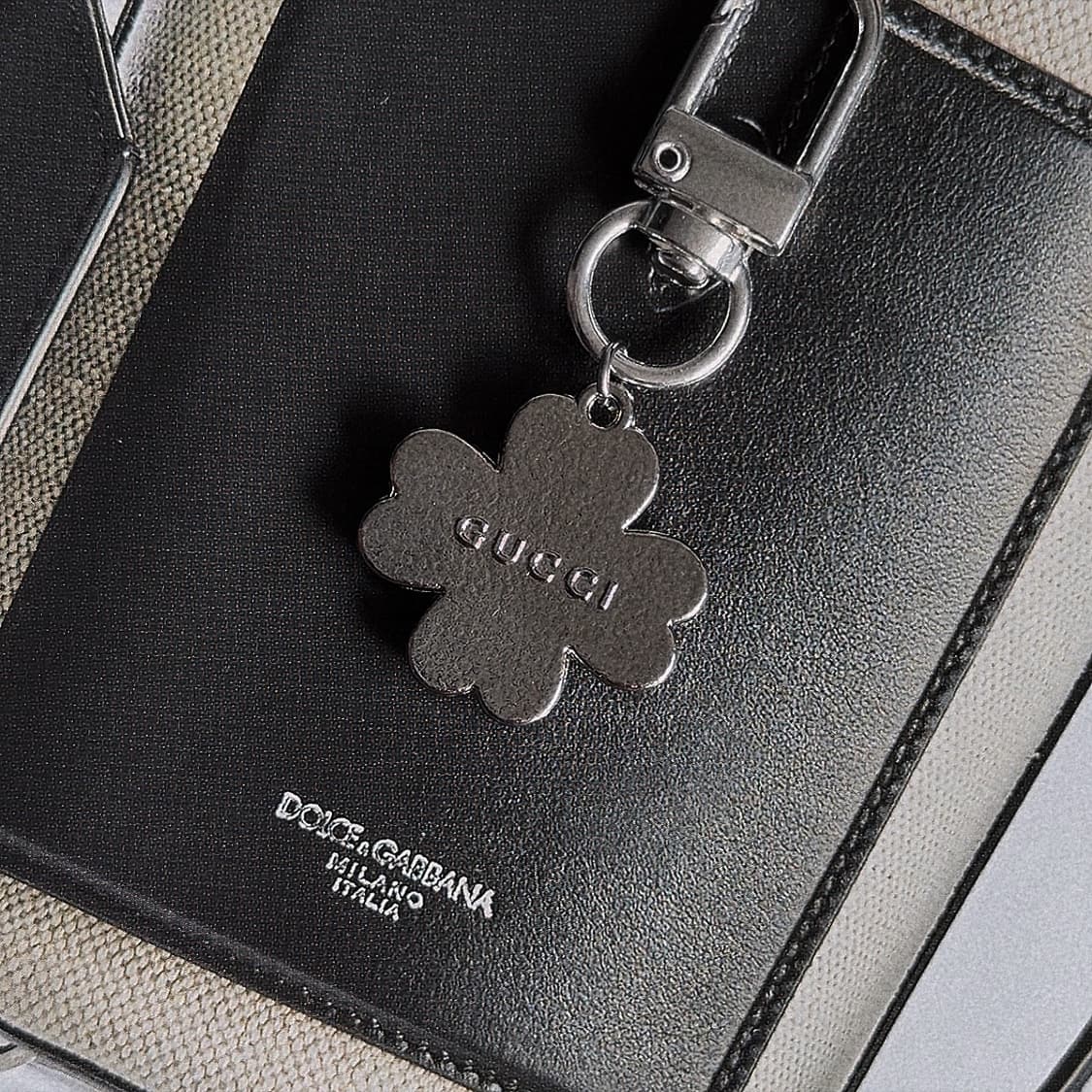 구찌 크리스탈 클로버 키링 상품이미지4