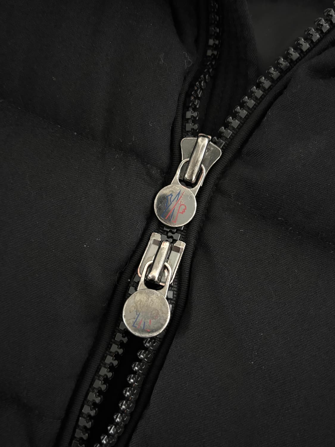 Moncler 몽클레어 블랙컬러 퓨어 구스다운 패딩 상품이미지8