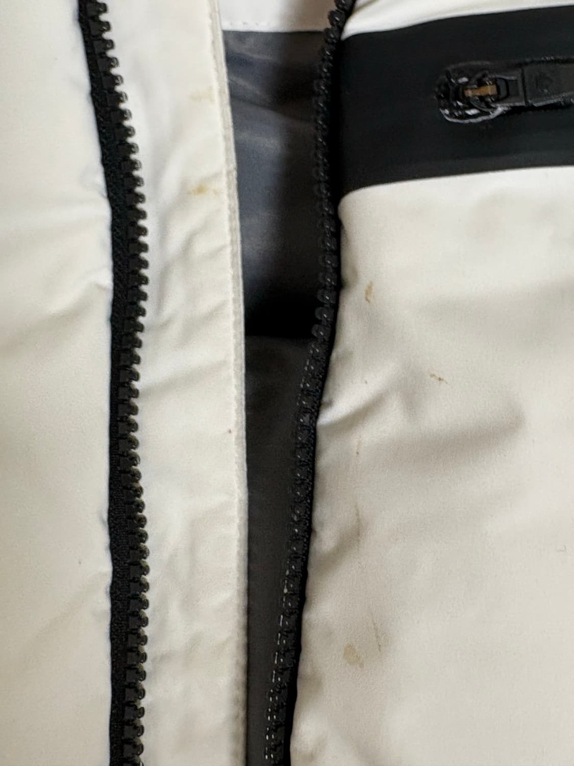 데상트 조끼패딩 상품이미지4