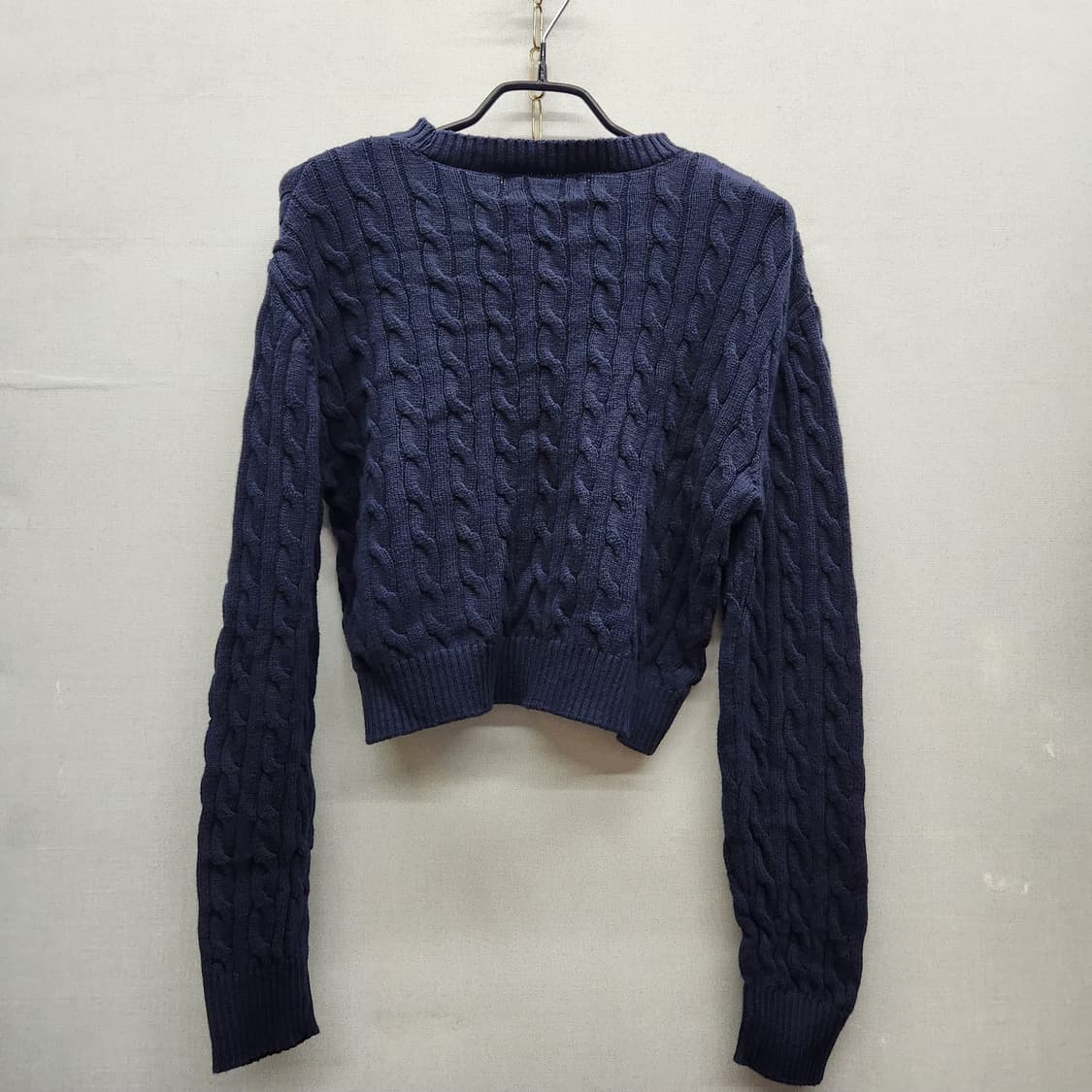 후아유 시그니쳐로고 크롭 꽈배기 니트 M(M) 상품이미지4