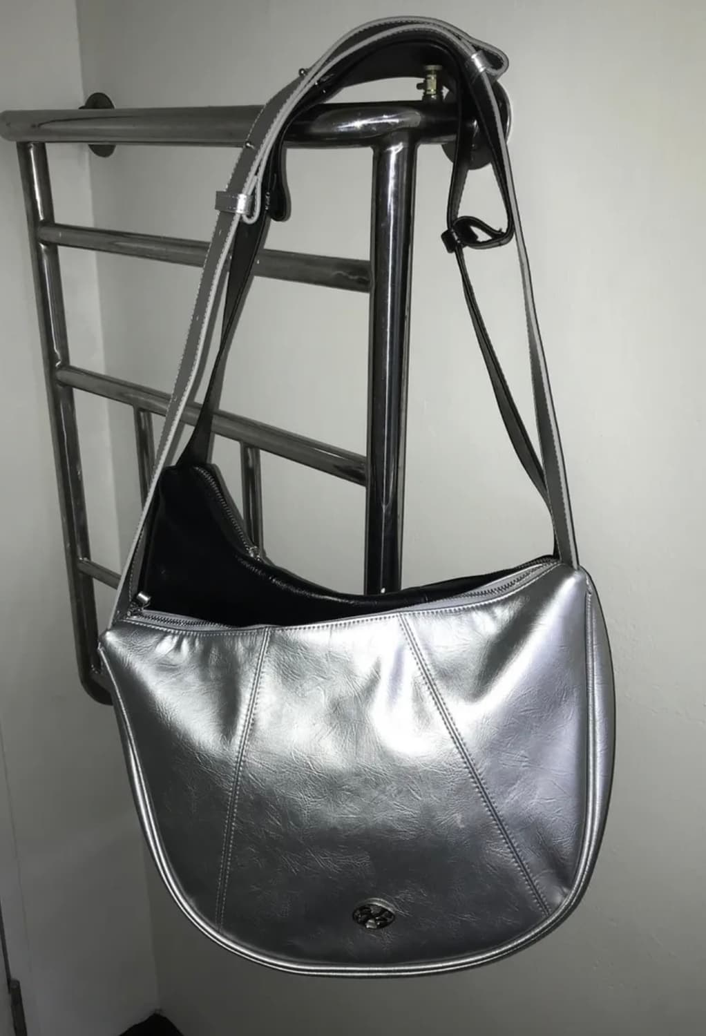 시눈 하프 레더문 백 실버 상품이미지2