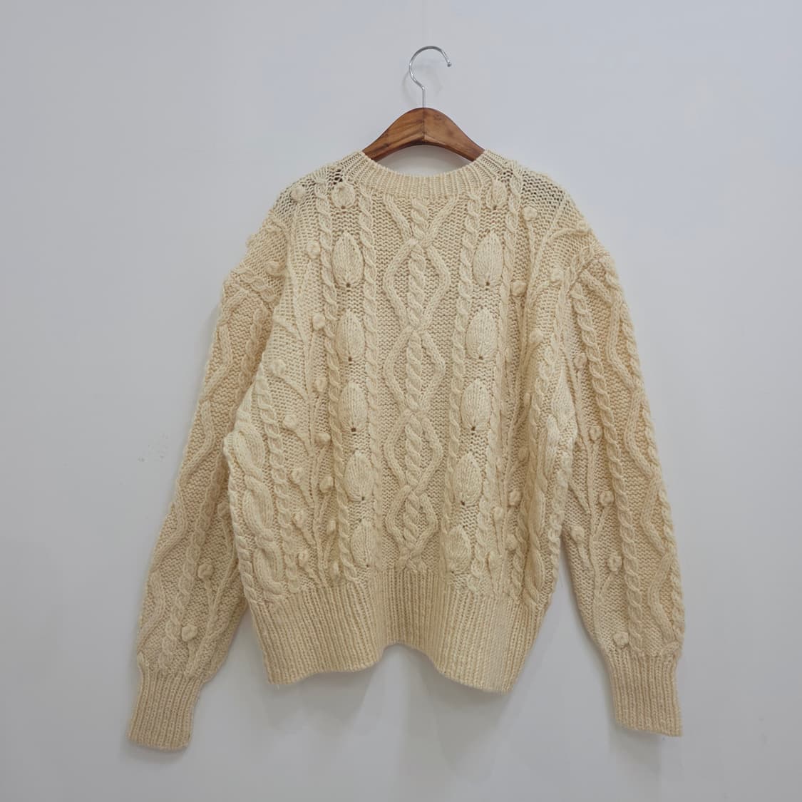 아이보리 케이블 꽈베기 라운드넥 루즈핏 아란 니트 상품이미지2