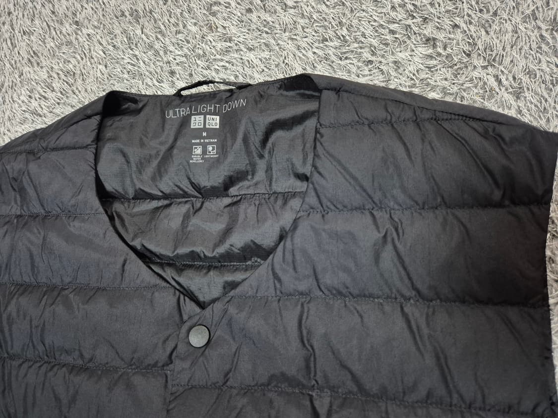 유니클로 남성 울트라라이트 다운조끼 M 상품이미지2