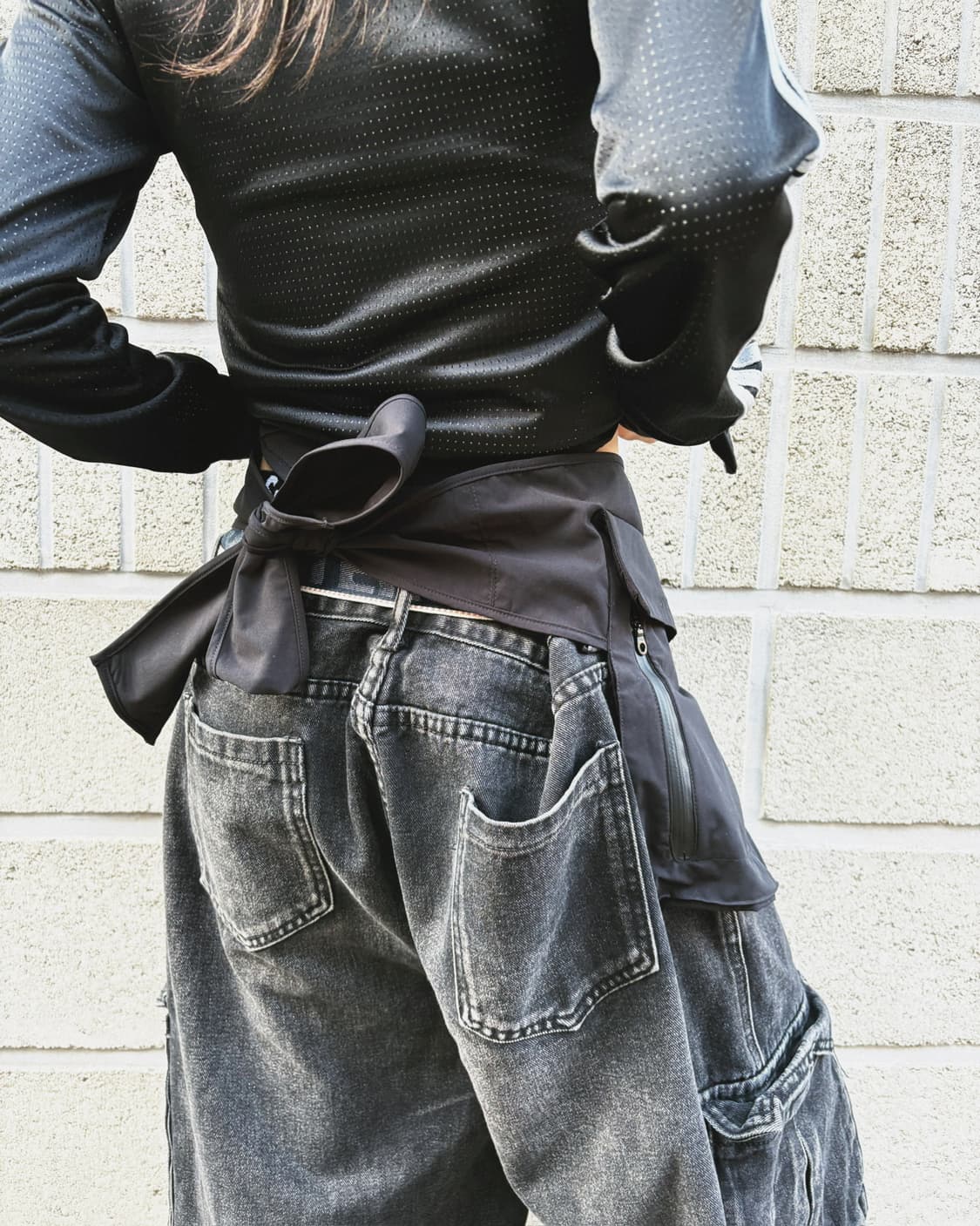 사스콰치 패브릭스 x 닌자튠 스트랩 포켓 슬링백 상품이미지6