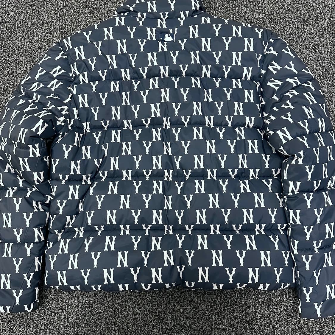 MLB 엠엘비 모노그램 양키스 패딩 점퍼 L 상품이미지5