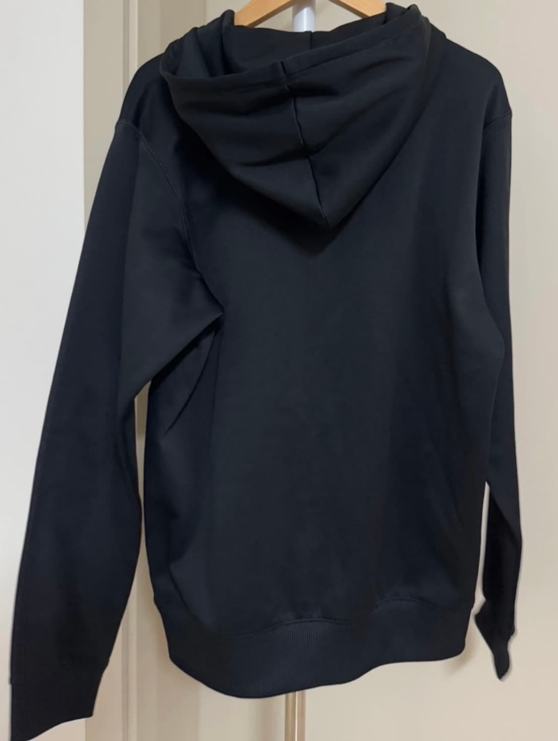 아디다스 중앙로고 기모후드티 블랙 상품이미지3