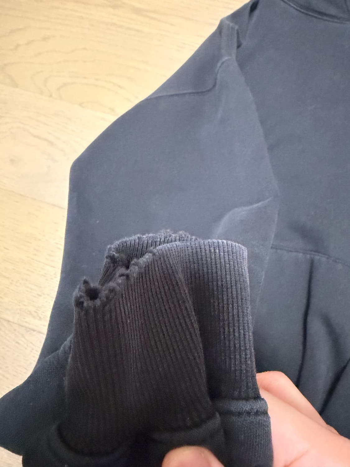 아이앱 스튜디오 후드티 블랙 데미지드 상품이미지3