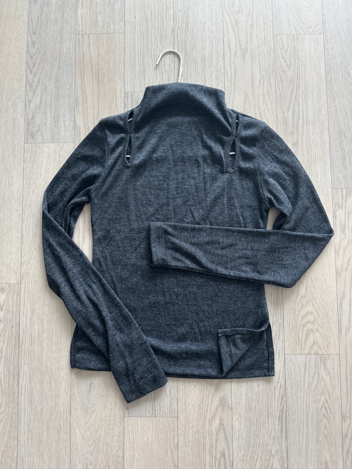 트임 있는 반목 긴팔 티셔츠  상품이미지3