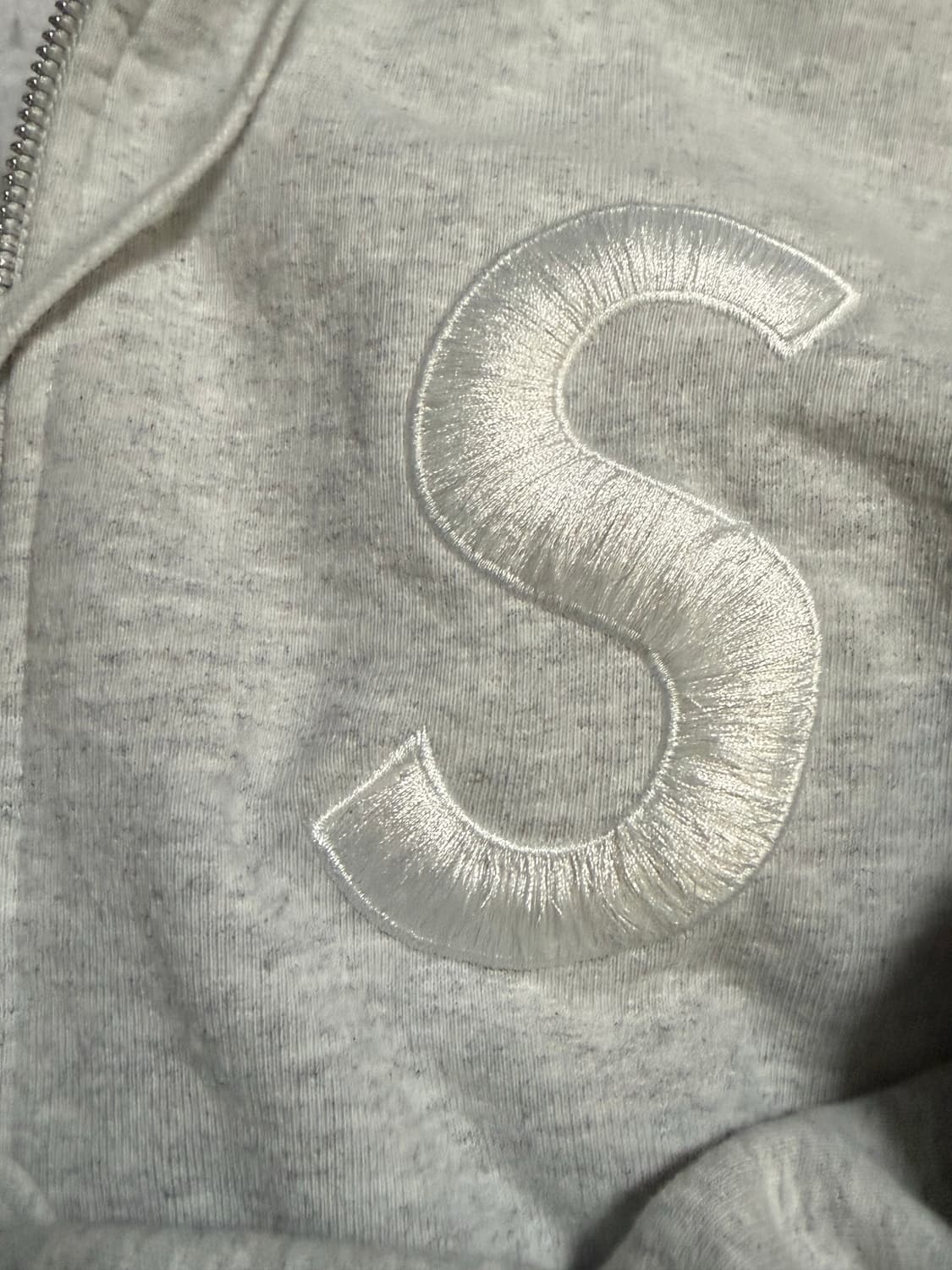 슈프림 후드집업 24fw 그레이 상품이미지2