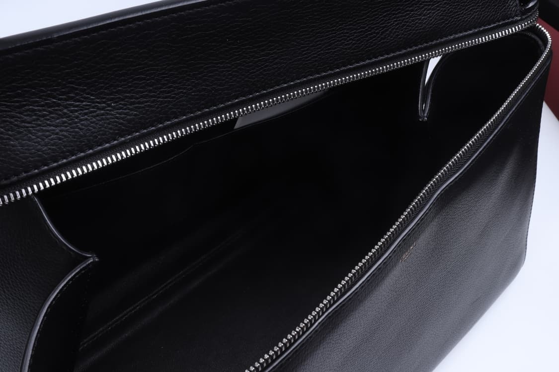 셀린느 엣지백 미디움 블랙 정품 상품이미지6