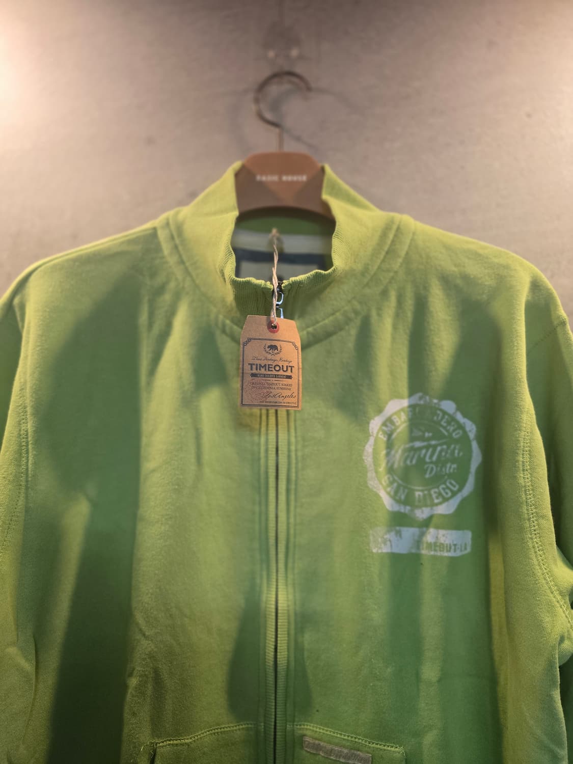 타임아웃 집업. 라임색. 미착. 상품이미지3