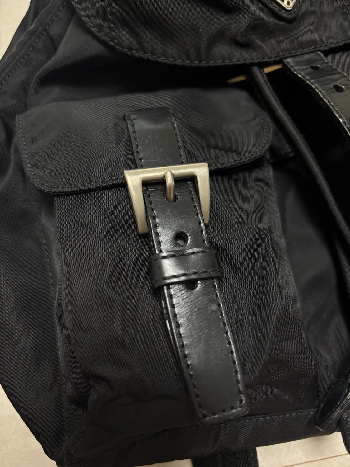 정품 프라다 블랙 나일론 백팩 스몰 상품이미지3