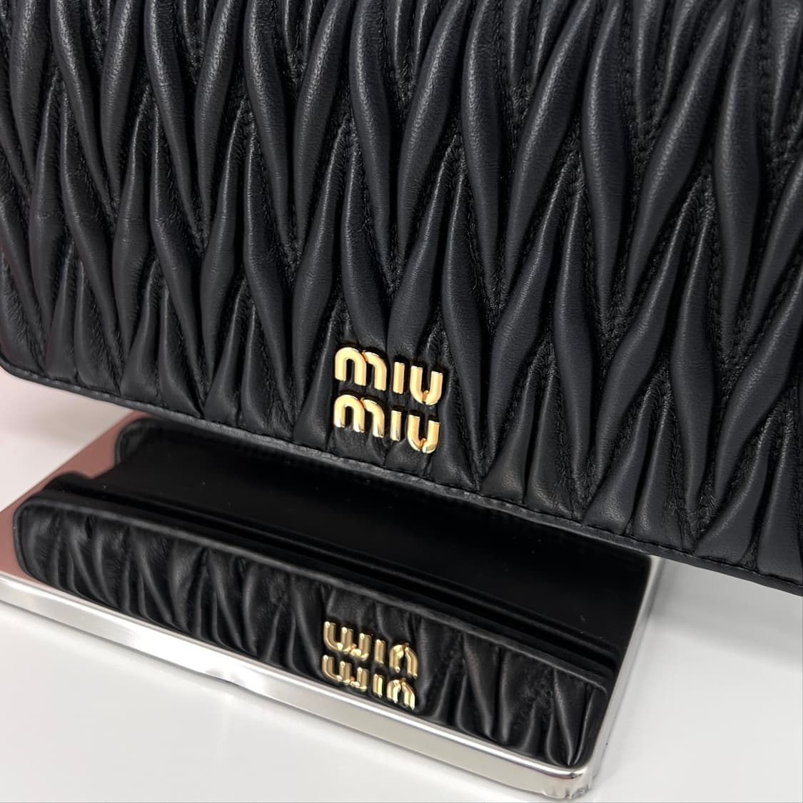 미우미우 마테라쎄 체인 크로스백 블랙 (5ZH178) 상품이미지6