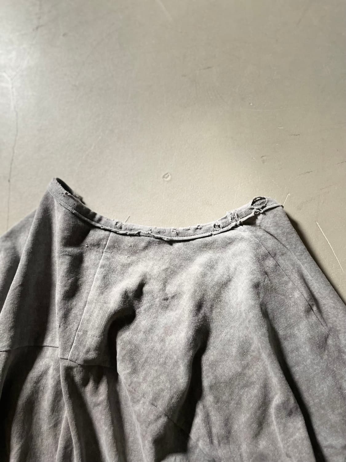  KZ Atelier Distressed Wide Sleeve Top 상품이미지5