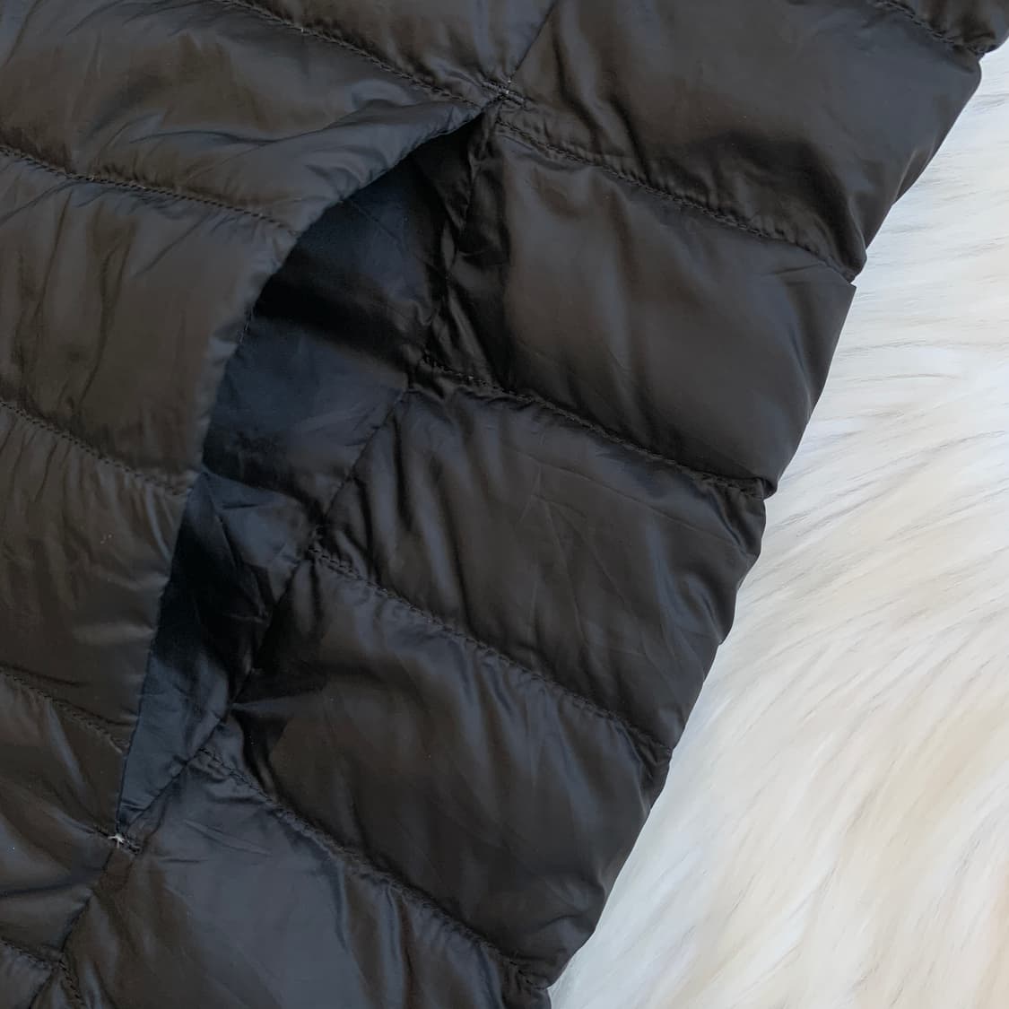 유니클로 브이넥 남성 경량 패딩 1727 상품이미지5