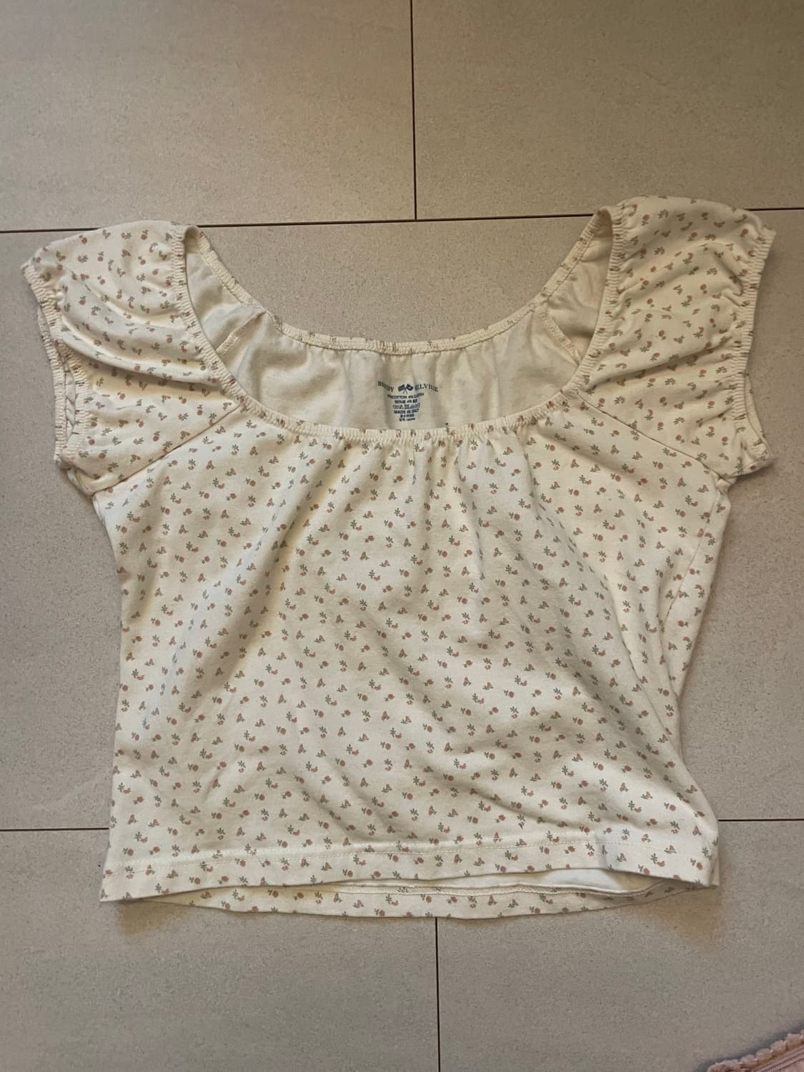 Brandy melville 브랜디멜빌 플라워 패턴 블라우스 블레어 탑 상품이미지1