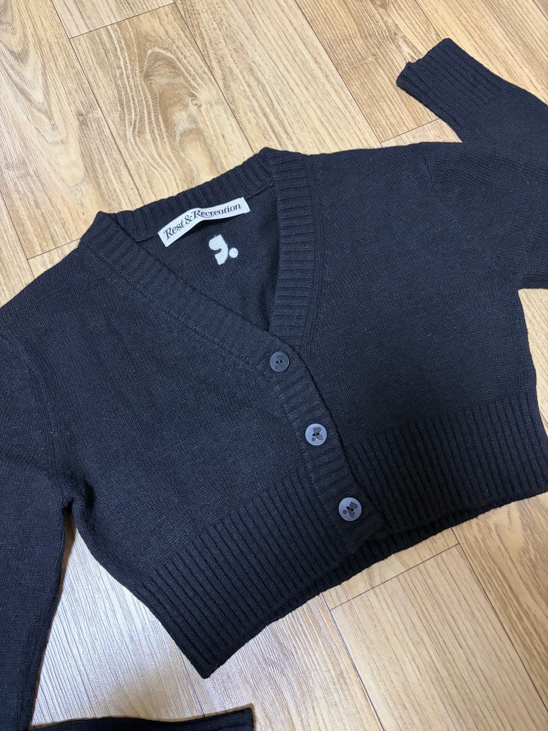 레스트앤레크레이션 22fw 크롭 니트 가디건 블랙 상품이미지4