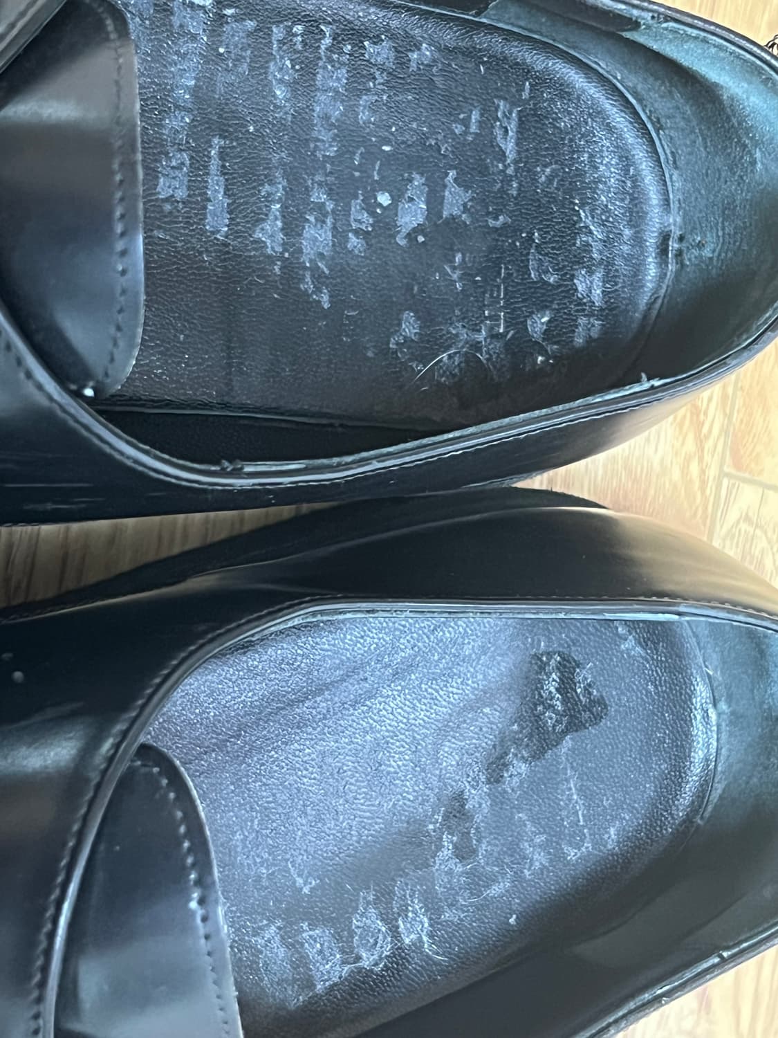 14f/w 생로랑 싱글몽크 레더 클리퍼 41사이즈 팝니다. 상품이미지4