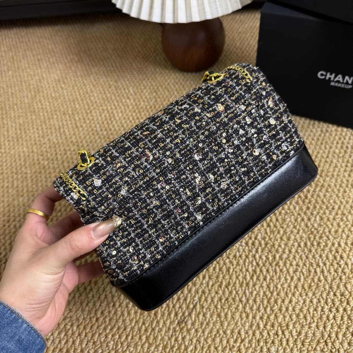 샤넬VIC 리미티드 러프 트위드 플립 커버백 블랙
Chanel Rough 상품이미지2