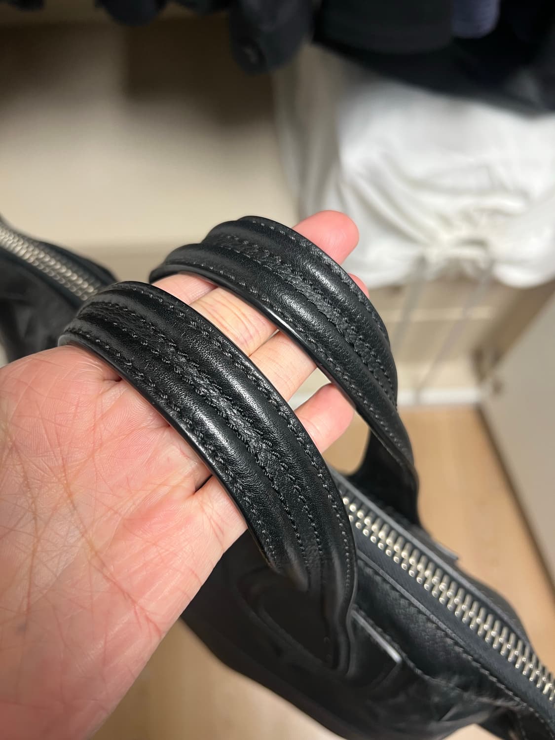 지방시 나이팅게일 스타 라지 레더백  상품이미지3