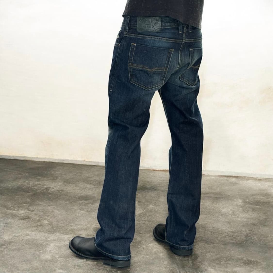 디젤 자티니 레귤러 부츠컷 데님팬츠 상품이미지1