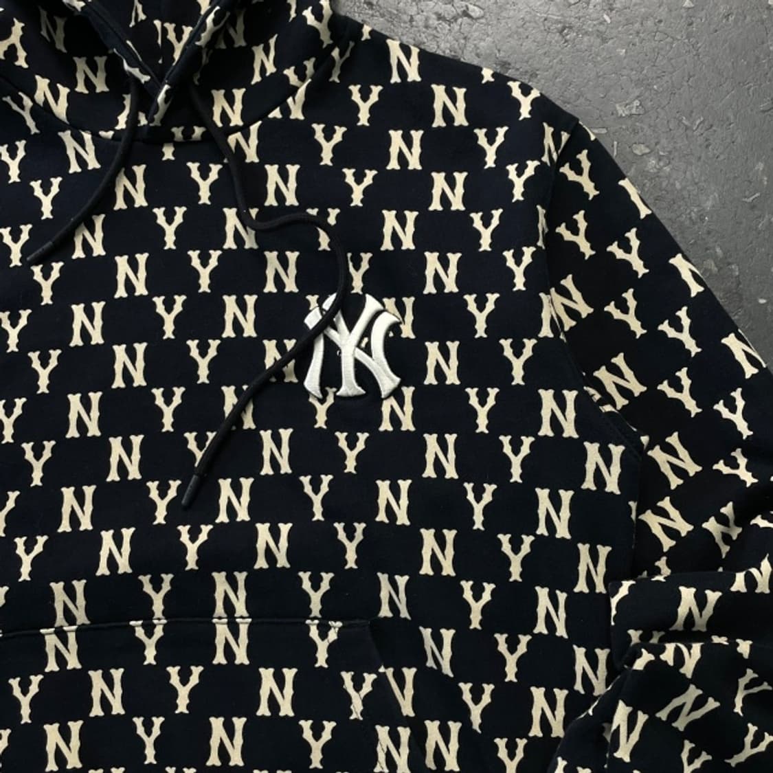 100 MLB 뉴욕 양키즈 모노그램 후드티 상품이미지2