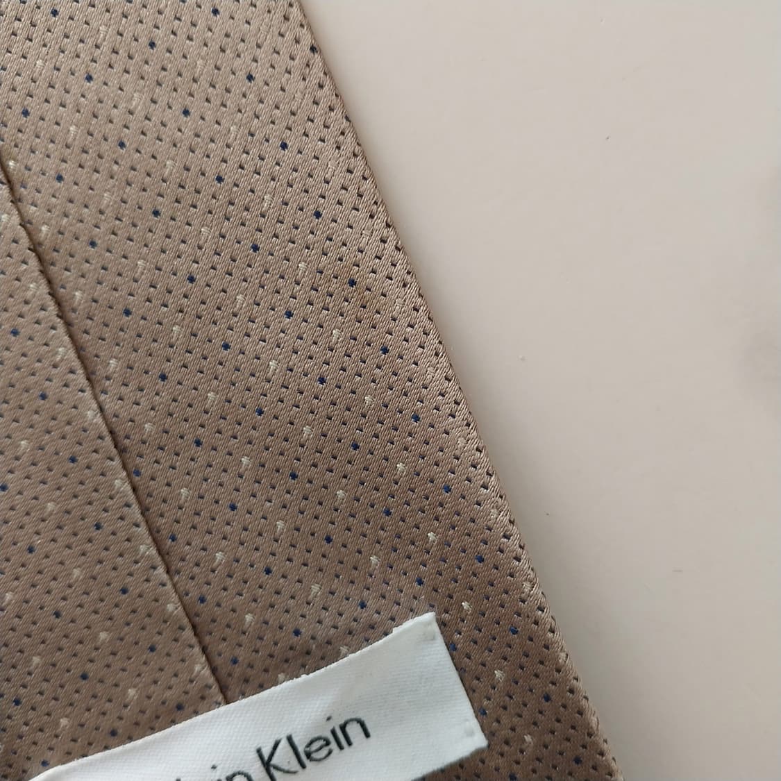 캘빈클라인 실크 마이크로 패턴 넥타이 9.8cm A등급 K1548
 상품이미지9