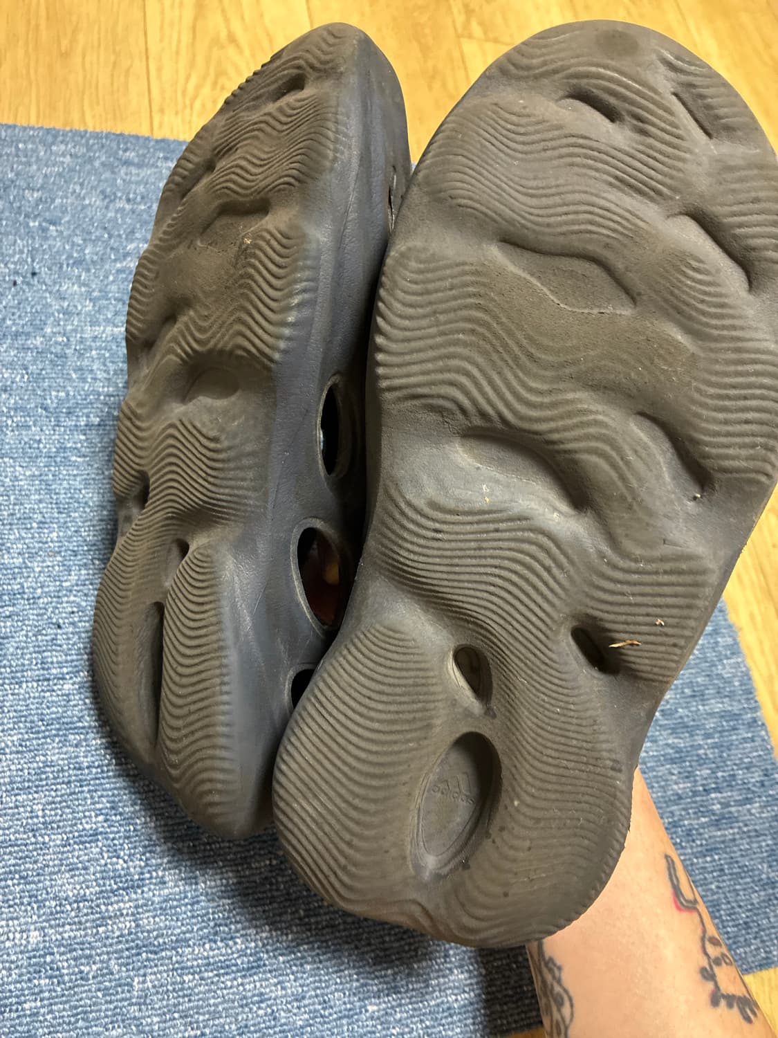 Yeezy 폼러너 미네랄블루 상품이미지4