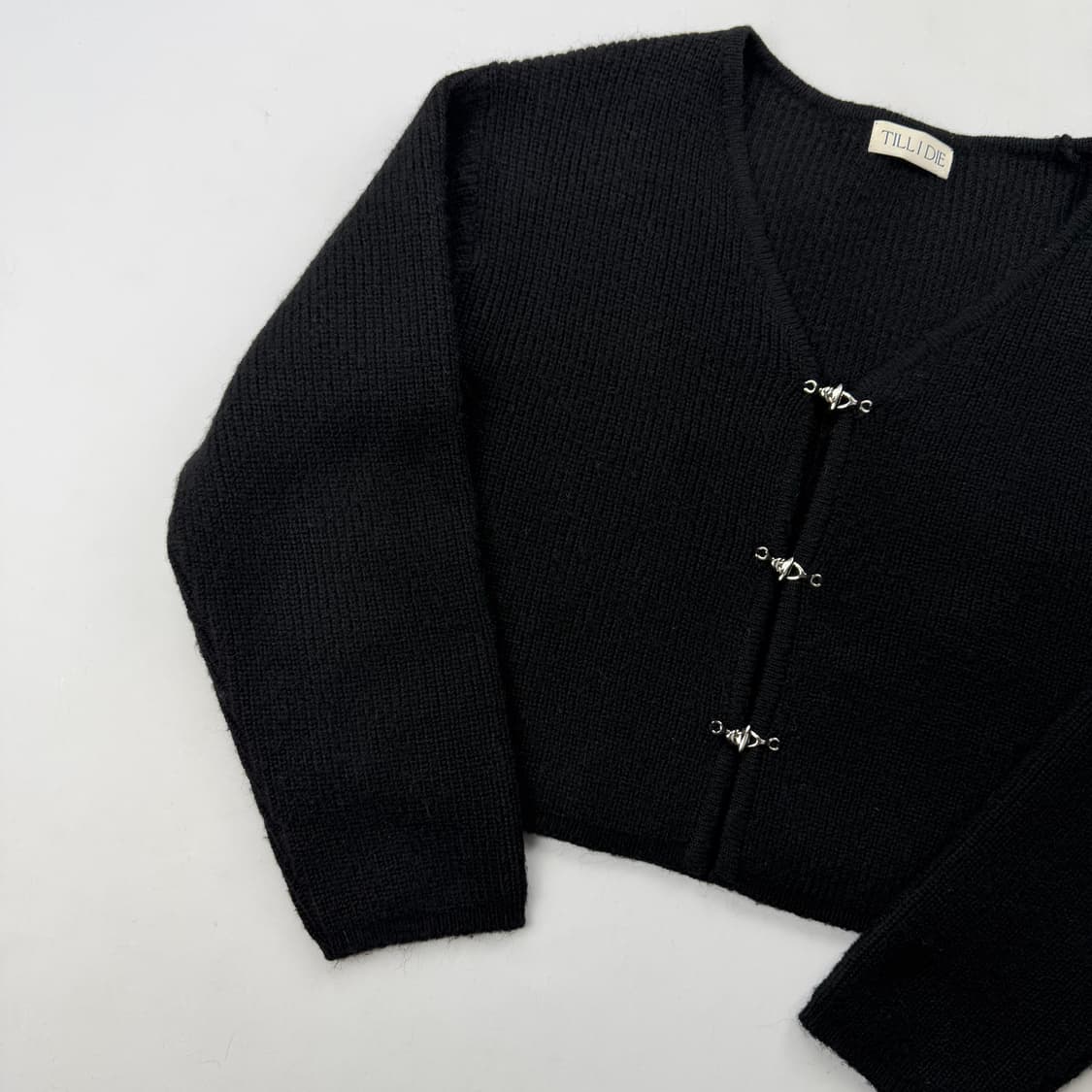 틸아이다이 버클 디테일 v넥 울 가디건 상품이미지4