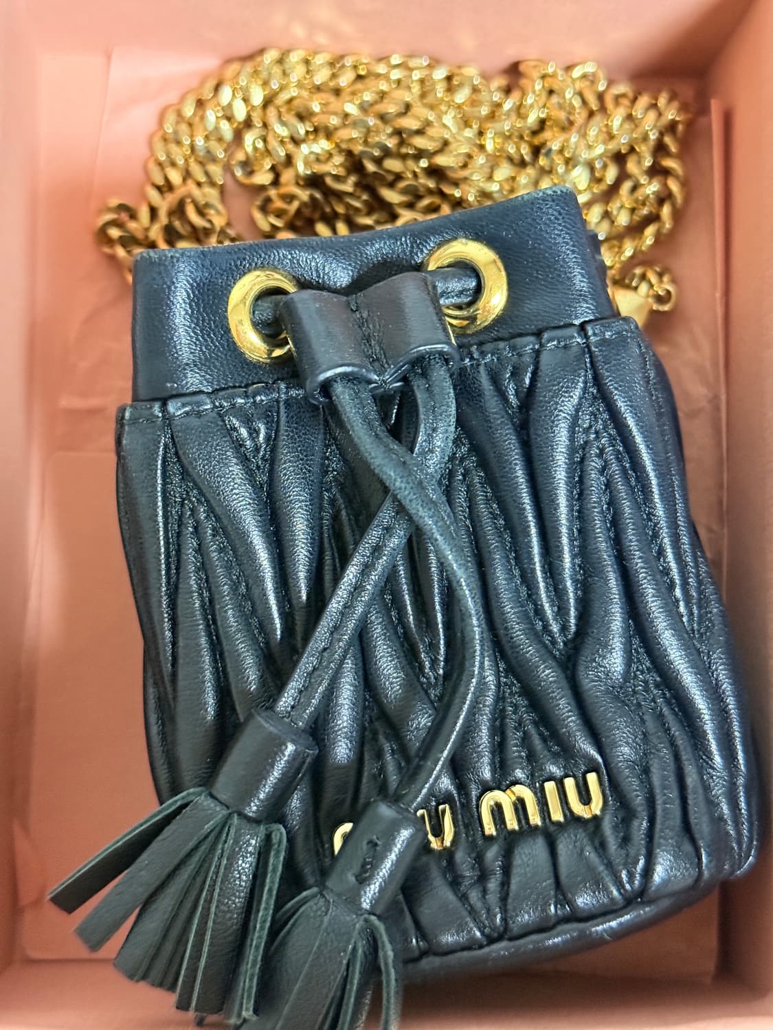 미우미우 마틀라쎄 미니 버킷백 상품이미지1