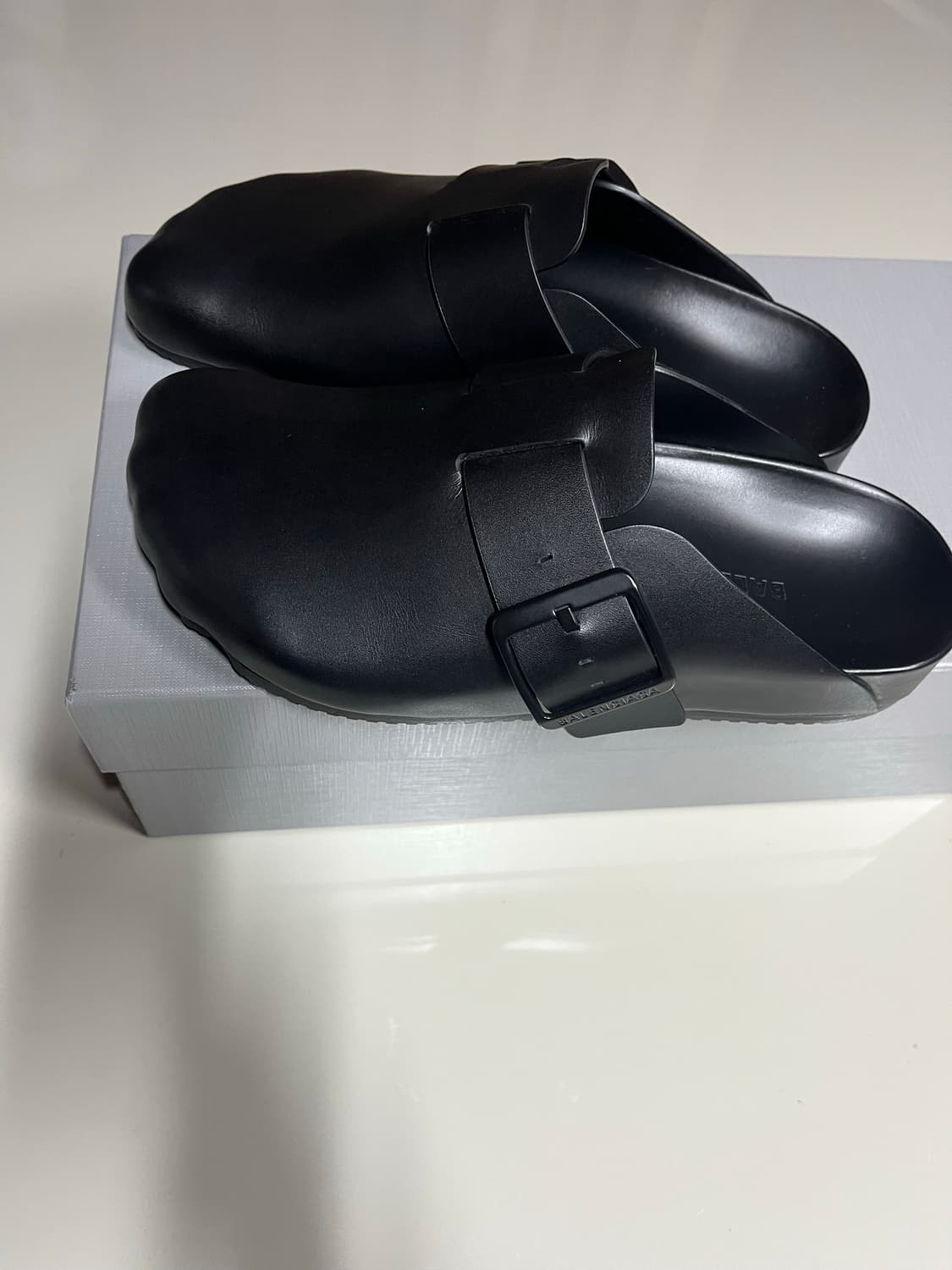 발렌시아가 24ss 선데이 뮬 카프스킨 40사이즈 상품이미지4